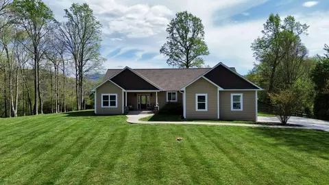 373 New Forest Rd, Young Harris, GA 30582