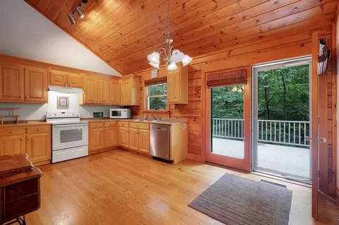 Kitchen - 415 Sunset Ct, Jasper, GA 30143 photo 4 of 4