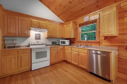 Kitchen - 415 Sunset Ct, Jasper, GA 30143 photo 2 of 4