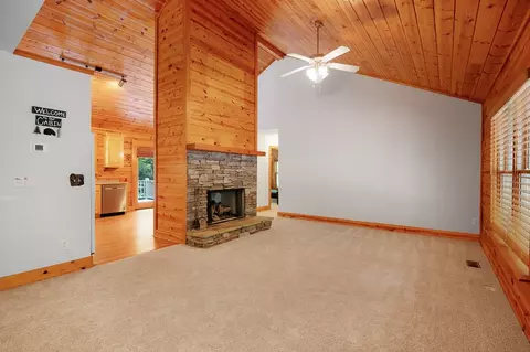 Living - 415 Sunset Ct, Jasper, GA 30143 photo 2 of 2