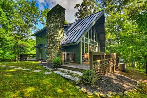 685 Cross Crk, Mineral Bluff, GA 30559
