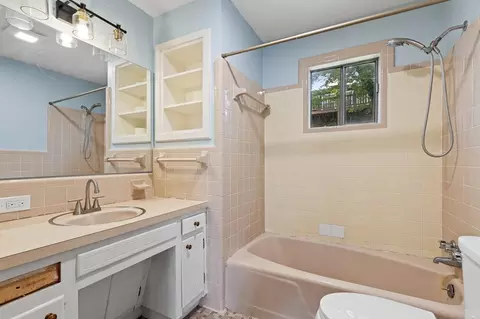 Bath - 3260 E First St, Blue Ridge, GA 30513 photo 1 of 1