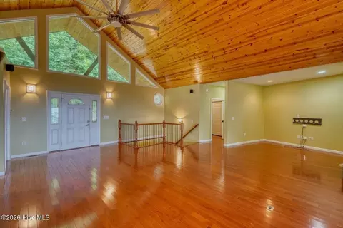 Living - 645 Outlook Rd, Murphy, NC 28906 photo 5 of 8