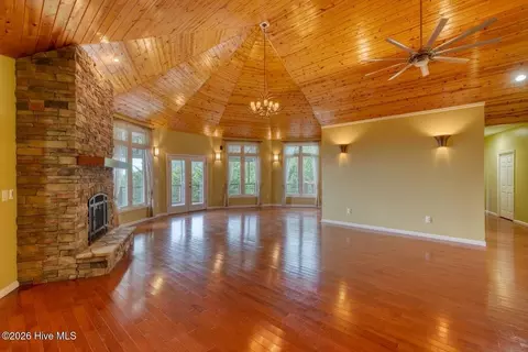 Living - 645 Outlook Rd, Murphy, NC 28906 photo 3 of 8