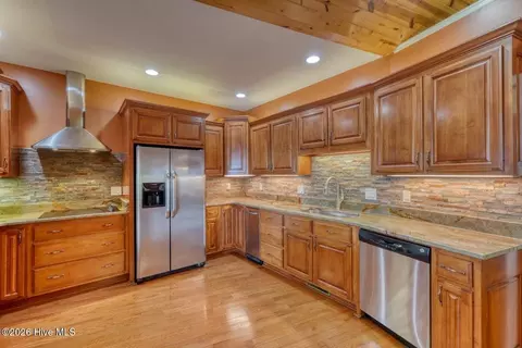 Kitchen - 645 Outlook Rd, Murphy, NC 28906 photo 4 of 5