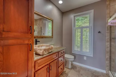 Bath - 645 Outlook Rd, Murphy, NC 28906 photo 3 of 7