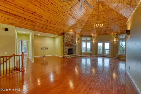 Living - 645 Outlook Rd, Murphy, NC 28906 photo 1 of 8