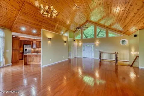 Living - 645 Outlook Rd, Murphy, NC 28906 photo 4 of 8