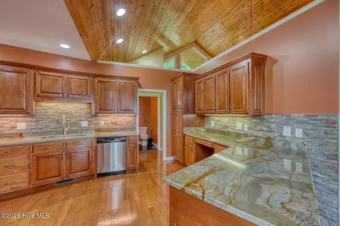 Kitchen - 645 Outlook Rd, Murphy, NC 28906 photo 5 of 5