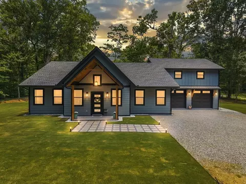 381 Parks Dr, Ellijay, GA 30536