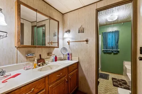 Bath - 476 Claude Rogers Rd, Marble, NC 28905 photo 1 of 2