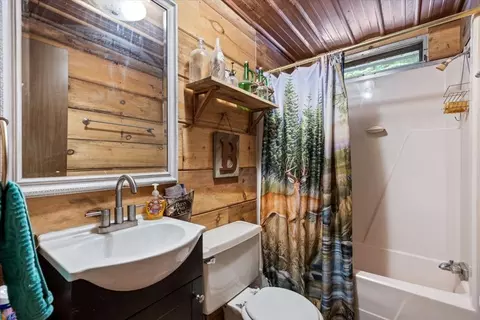 Bath - 476 Claude Rogers Rd, Marble, NC 28905 photo 2 of 2