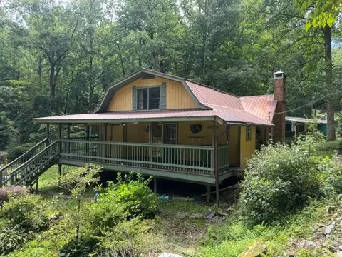 349 Happy Hollow Cir, Suches, GA 30572