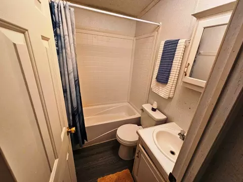 Bath - 252 Barefoot Ln, Murphy, NC 28906 photo 1 of 1