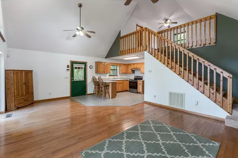 Living - 425 Boyd Ridge Dr, Murphy, NC 28906 photo 3 of 8