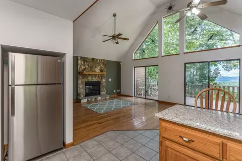 Living - 425 Boyd Ridge Dr, Murphy, NC 28906 photo 2 of 8