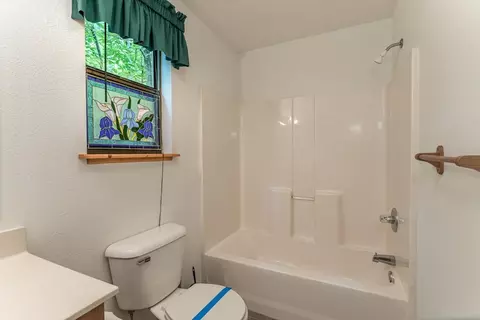 Bath - 425 Boyd Ridge Dr, Murphy, NC 28906 photo 2 of 3