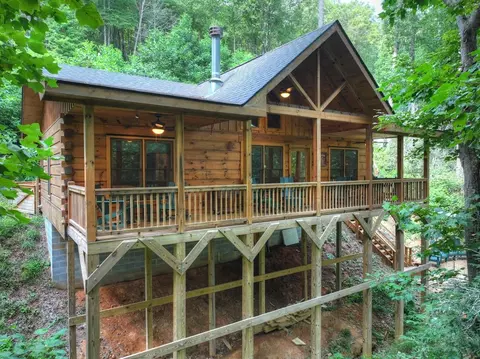 261 Frosty Mountain Trl, Ellijay, GA 30536