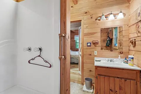 Bath - 185 Falling Waters Ln, Murphy, NC 28906 photo 2 of 2