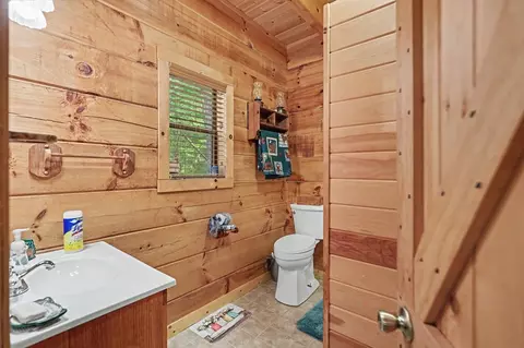 Bath - 185 Falling Waters Ln, Murphy, NC 28906 photo 1 of 2