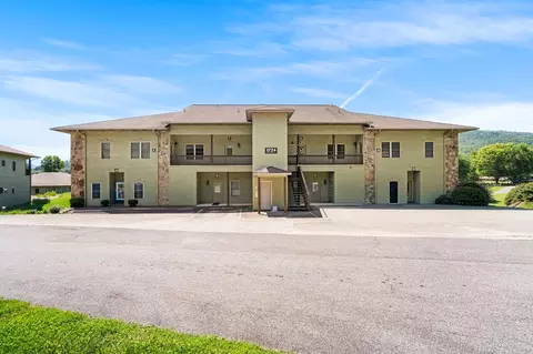 1724 Watercrest Way, Young Harris, GA 30582