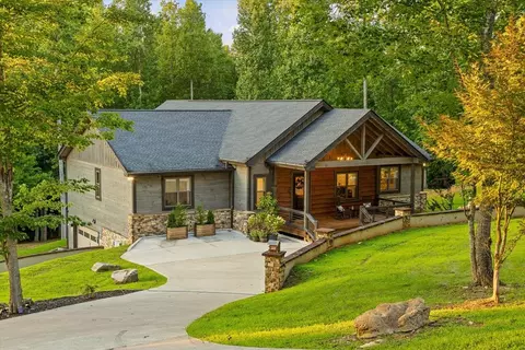 371 Windfield Cir, Blue Ridge, GA 30513