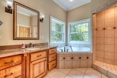 Bath - 115 Dawsons Ln, Murphy, NC 28906 photo 2 of 8