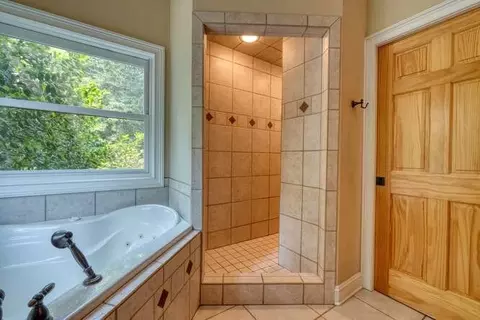 Bath - 115 Dawsons Ln, Murphy, NC 28906 photo 4 of 8