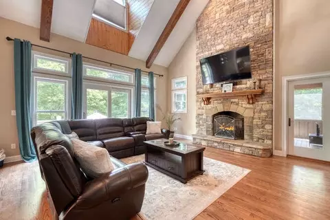 Living - 115 Dawsons Ln, Murphy, NC 28906 photo 2 of 3