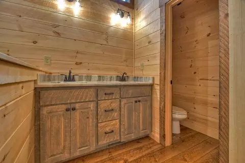 Bath - 2 Oak Crest Drive, Morganton, GA 30560 photo 5 of 13