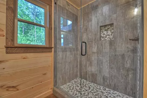 Bath - 2 Oak Crest Drive, Morganton, GA 30560 photo 2 of 13
