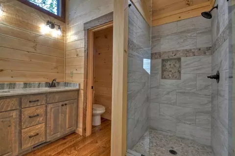 Bath - 2 Oak Crest Drive, Morganton, GA 30560 photo 11 of 13