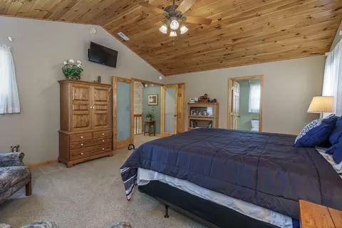 Bedroom - 98 Dunrunnin Pt, Murphy, NC 28906 photo 4 of 6