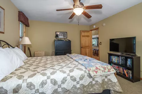 Bedroom - 98 Dunrunnin Pt, Murphy, NC 28906 photo 2 of 6
