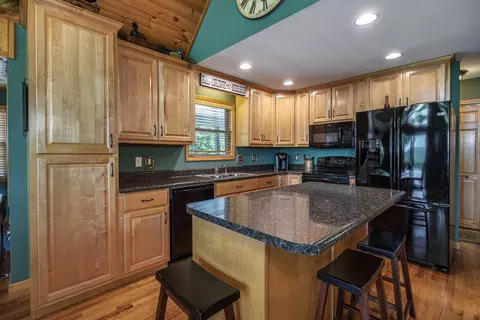 Kitchen - 98 Dunrunnin Pt, Murphy, NC 28906 photo 1 of 3