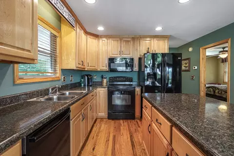 Kitchen - 98 Dunrunnin Pt, Murphy, NC 28906 photo 2 of 3