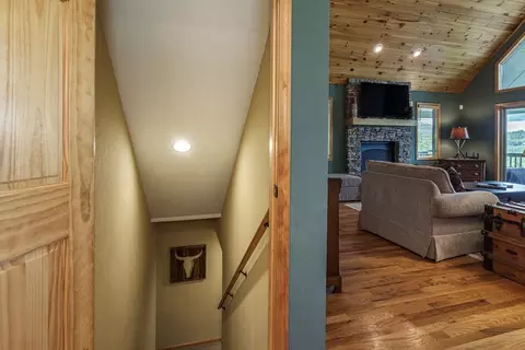 Entry Way - 98 Dunrunnin Pt, Murphy, NC 28906 photo 4 of 4