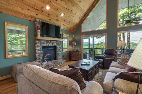 Living - 98 Dunrunnin Pt, Murphy, NC 28906 photo 1 of 3