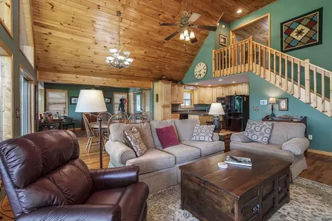 Living - 98 Dunrunnin Pt, Murphy, NC 28906 photo 2 of 3