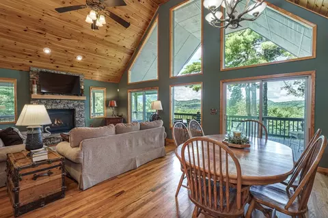 Dining - 98 Dunrunnin Pt, Murphy, NC 28906 photo 2 of 2