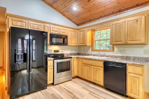 Kitchen - 73 Sargent Dr, Murphy, NC 28906 photo 2 of 3