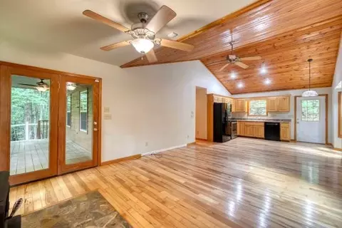 Living - 73 Sargent Dr, Murphy, NC 28906 photo 2 of 5