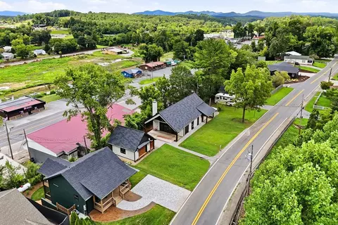 View/Area - 318 E Second St, Blue Ridge, GA 30513 photo 2 of 3