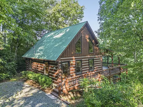245 Sunrise Valley Rd, Blue Ridge, GA 30513