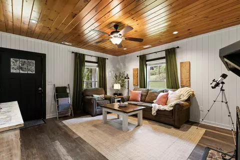 Living - 30 Seabolt Dr, Morganton, GA 30560 photo 2 of 4
