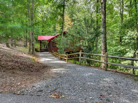 9 Casey Ct, Blue Ridge, GA 30513