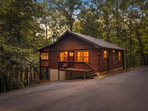 288 Ridgecrest Cir, Ellijay, GA 30540