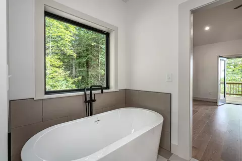 Bath - 22 Hudson Springs Ln, Murphy, NC 28906 photo 3 of 5
