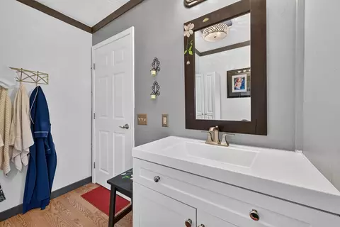 Bath - 35 E Thomas Rd, Blue Ridge, GA 30513 photo 3 of 3