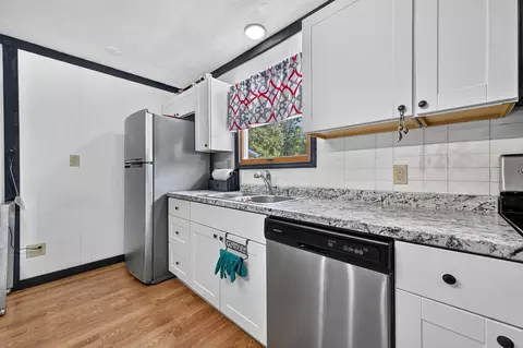 Kitchen - 35 E Thomas Rd, Blue Ridge, GA 30513 photo 2 of 5